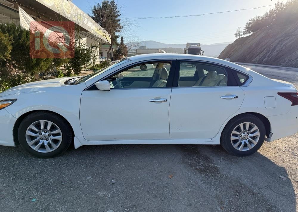 نيسان ألتيما